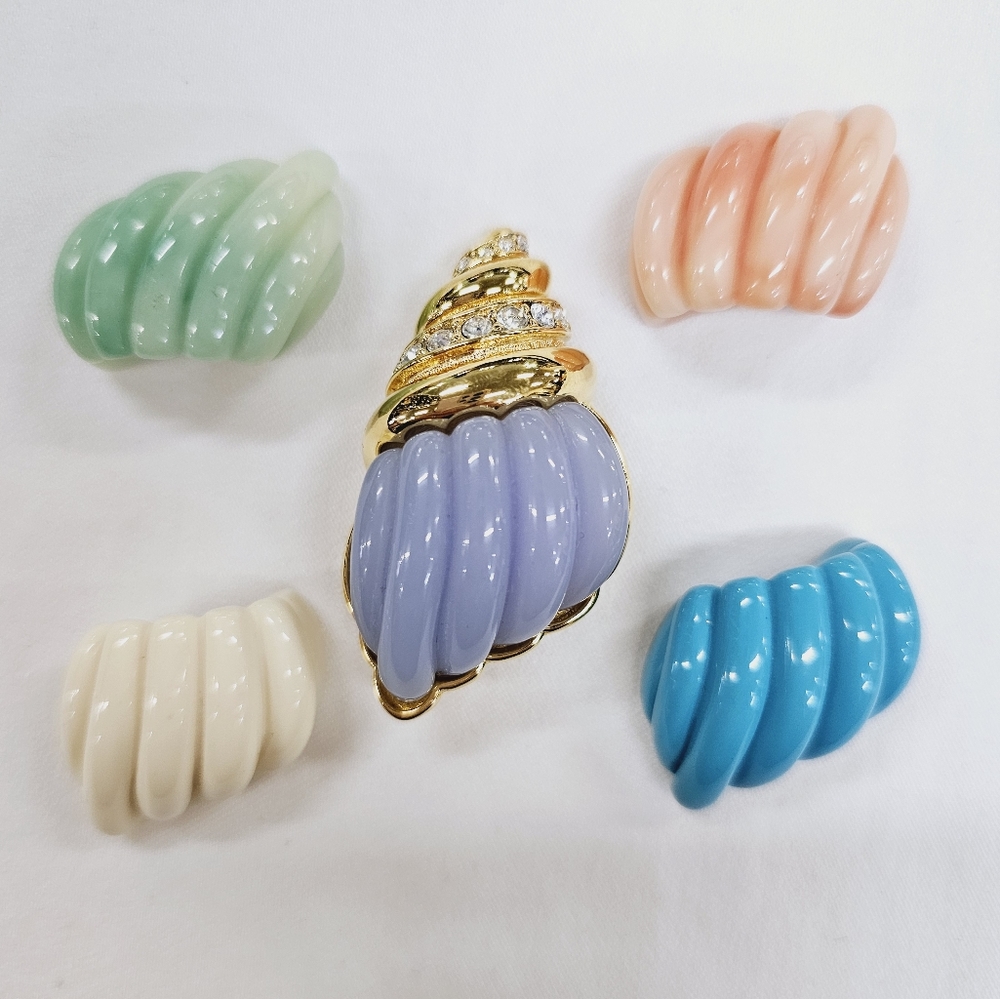 Kenneth Jay Lane Conch Shell Brooch - image 1